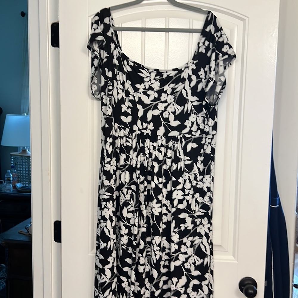 Long plus dress - Picture 3 of 10